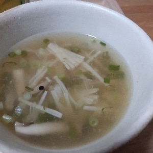 たっぷりキノコと生姜の中華スープ